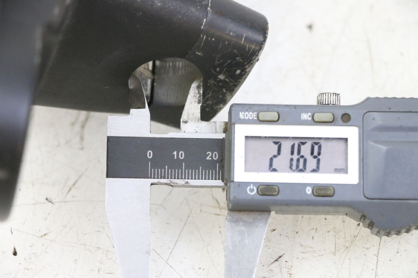 photo de UPPER FORK YOKE HONDA NTV DEAUVILLE 650 (2001 - 2006)
