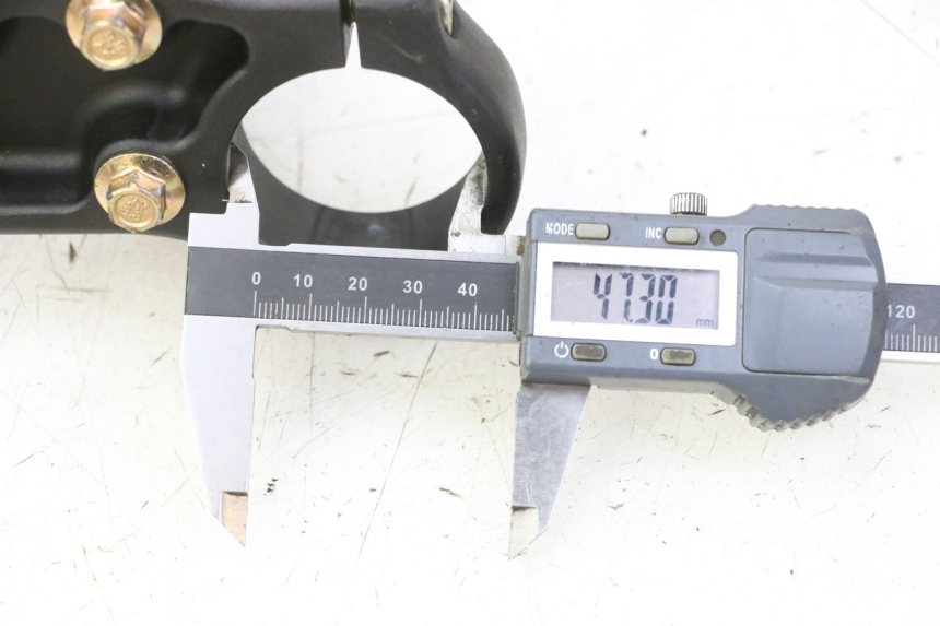 photo de UPPER FORK YOKE APOLLO RFZ 150