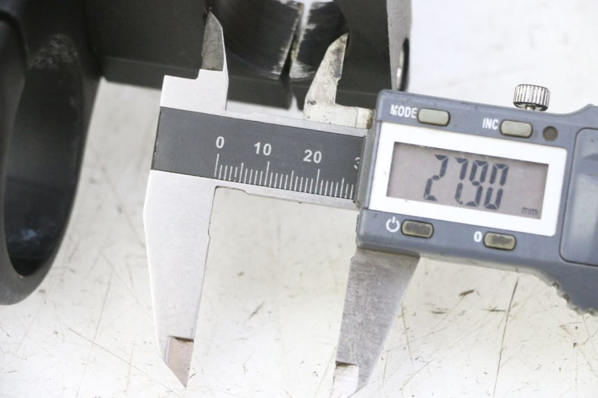 photo de UPPER FORK YOKE APOLLO RFZ 150