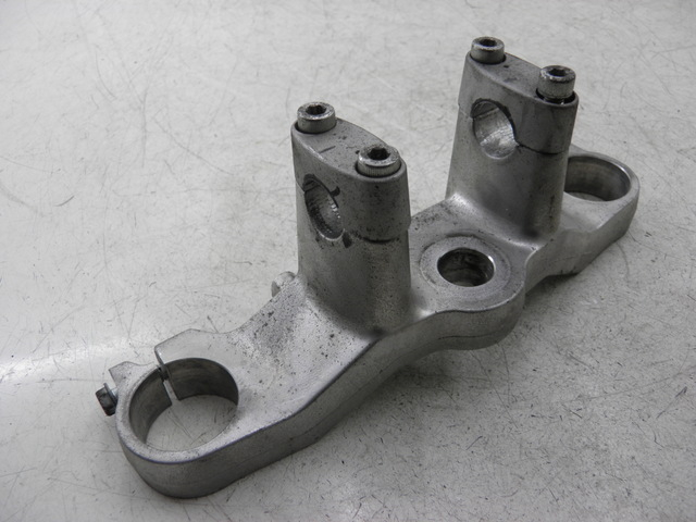 photo de UPPER FORK YOKE SUZUKI BURGMAN EXECUTIVE 650 (2008 - 2010)