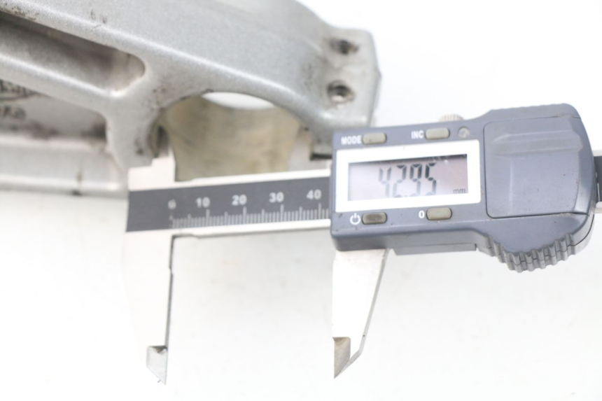 photo de UPPER FORK YOKE TRIUMPH SPRINT ST ABS 1050 (2005 - 2007)