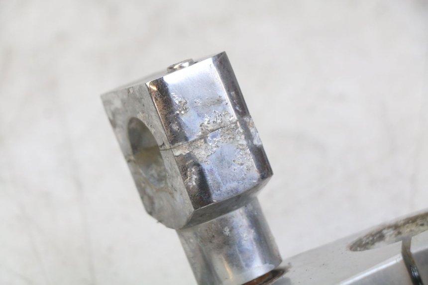 photo de UPPER TRIPLE CLAMP DAELIM VL DAYSTAR 125 (2000 - 2011)
