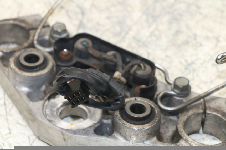 photo de UPPER FORK YOKE DAELIM VT 125 (1998 - 2003)