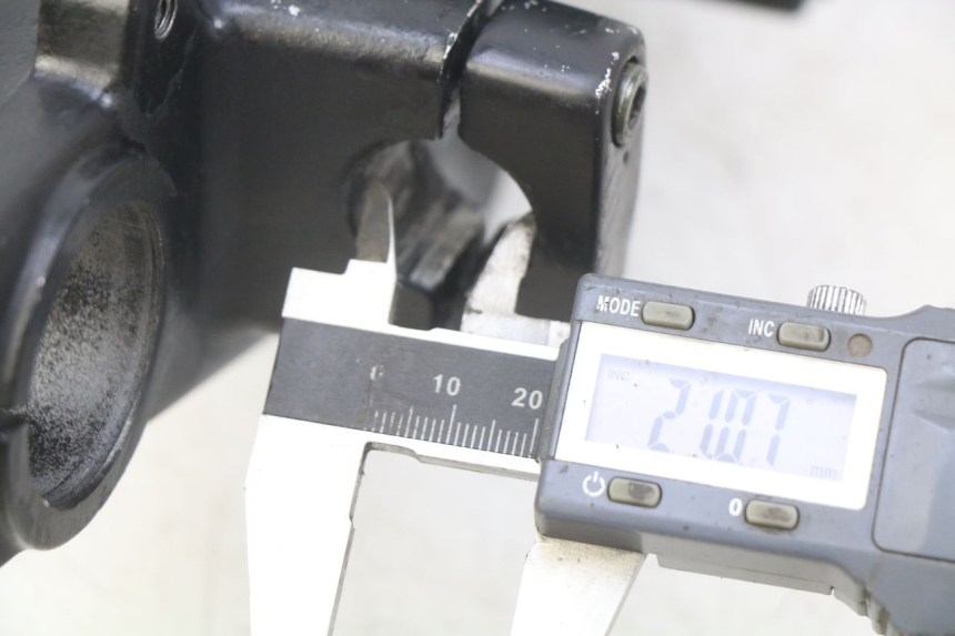 photo de UPPER TRIPLE CLAMP SYM WOLF SB 125 (2011 - 2018)