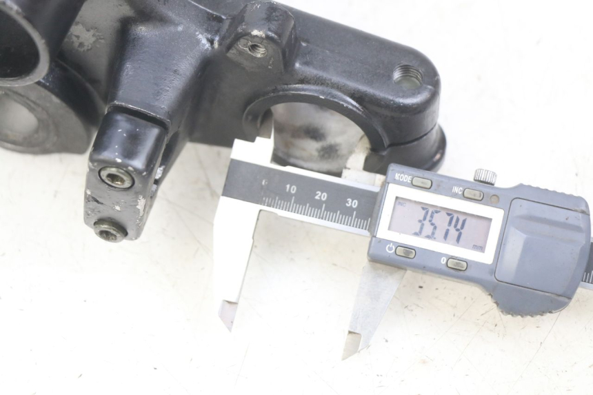 photo de UPPER TRIPLE CLAMP SYM WOLF SB 125 (2011 - 2018)