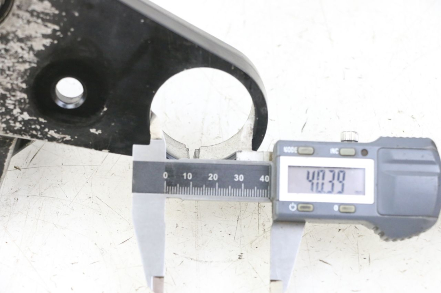 photo de UPPER FORK YOKE YAMAHA FZS FAZER 600 (2001 - 2003)