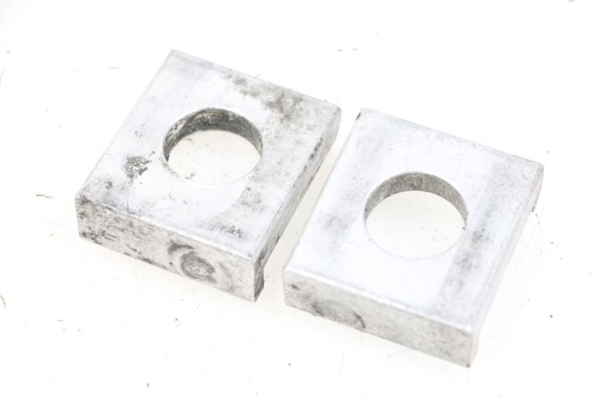 photo de CHAIN ADJUSTER SUZUKI DL V STROM 1000 (2002 - 2007) - Zoom on usage condition