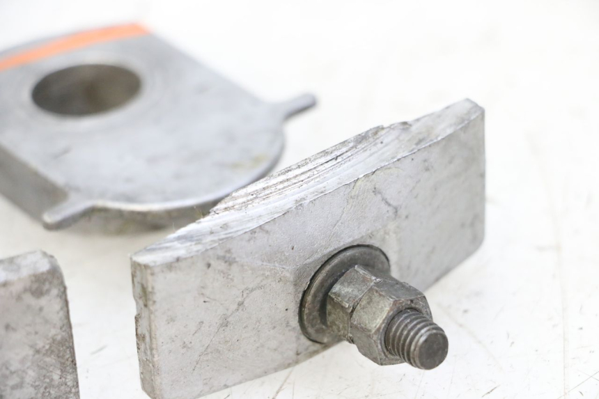 photo de CHAIN ADJUSTER YAMAHA FJ 36Y 1100 (1984 - 1985)