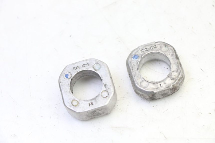 photo de CHAIN ADJUSTER BMW G310 R 310 (2016 - 2020)