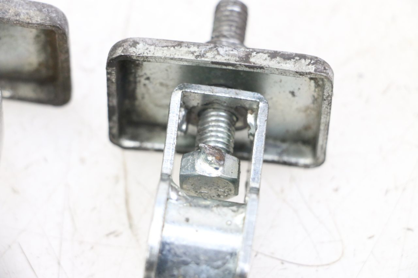 photo de CHAIN ADJUSTER HYOSUNG GF 125 (2001 - 2005)