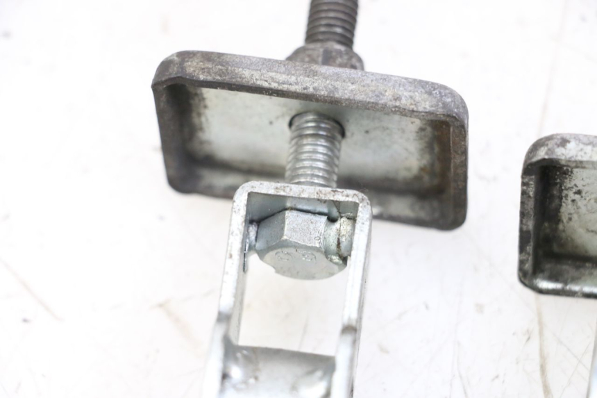 photo de CHAIN ADJUSTER HYOSUNG GF 125 (2001 - 2005)