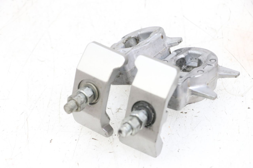 photo de CHAIN ADJUSTER YAMAHA MT-07 MT07 ABS 700 (2018 - 2020) - Zoom on usage condition