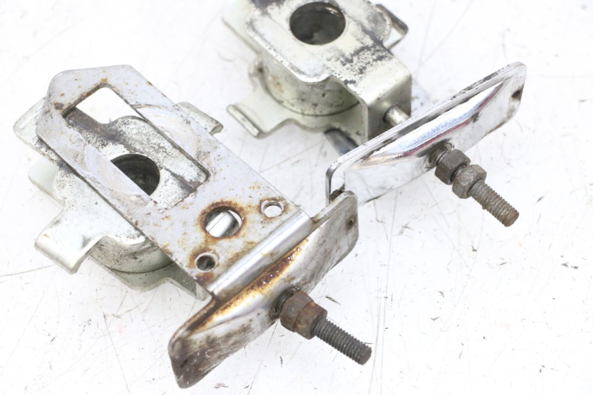 photo de CHAIN ADJUSTER HONDA NSR R 125 (1994 - 2003) - Alternative perspective