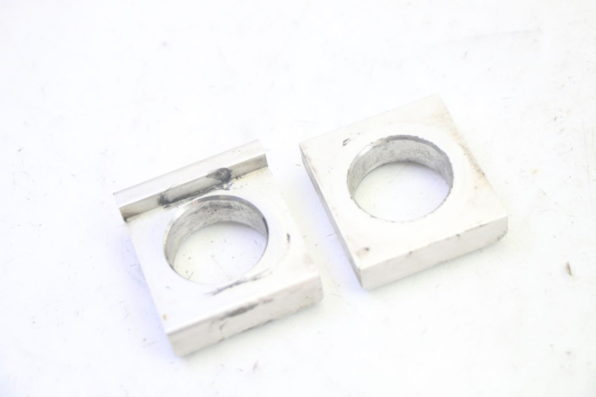 photo de CHAIN ADJUSTER YAMAHA TDM ABS 900 (2002 - 2014) - Zoom on usage condition