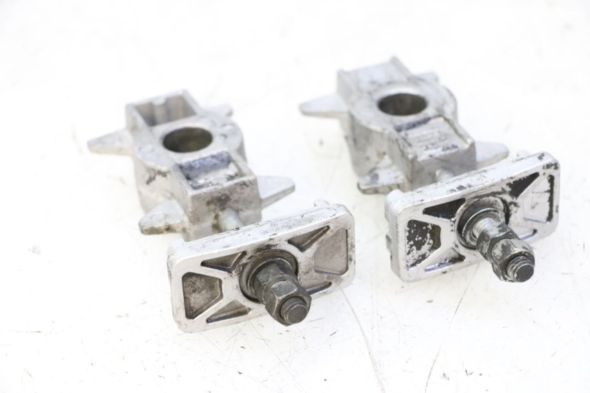 photo de CHAIN ADJUSTER YAMAHA XJ6 ABS 600 (2008 - 2016)