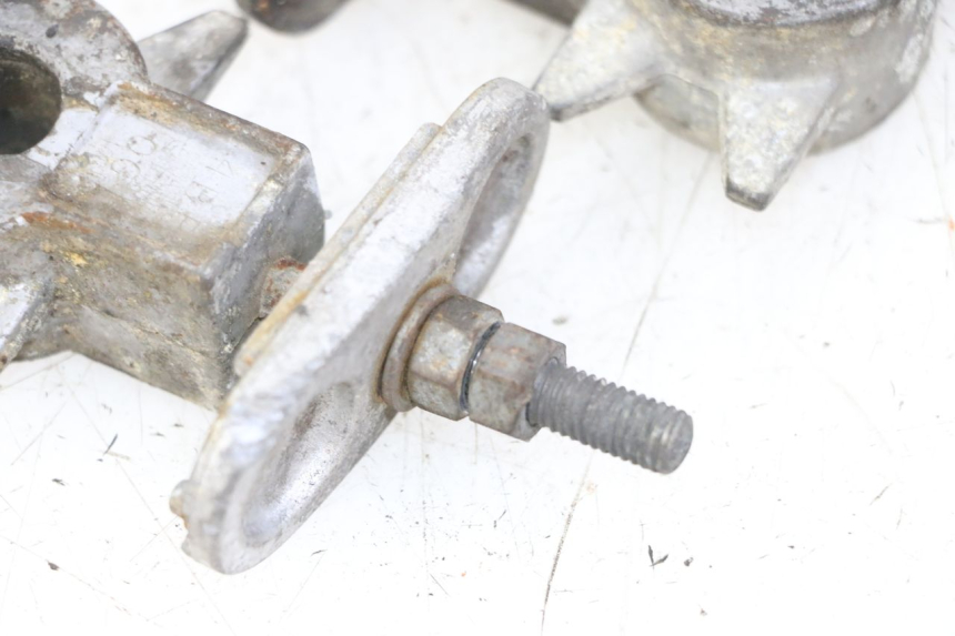photo de CHAIN ADJUSTER YAMAHA XJN DIVERSION 600 (2000 - 2003)