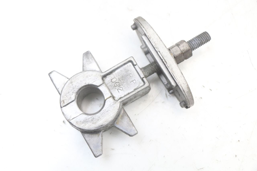 photo de CHAIN ADJUSTER YAMAHA XJS DIVERSION 600 (1997 - 1999)