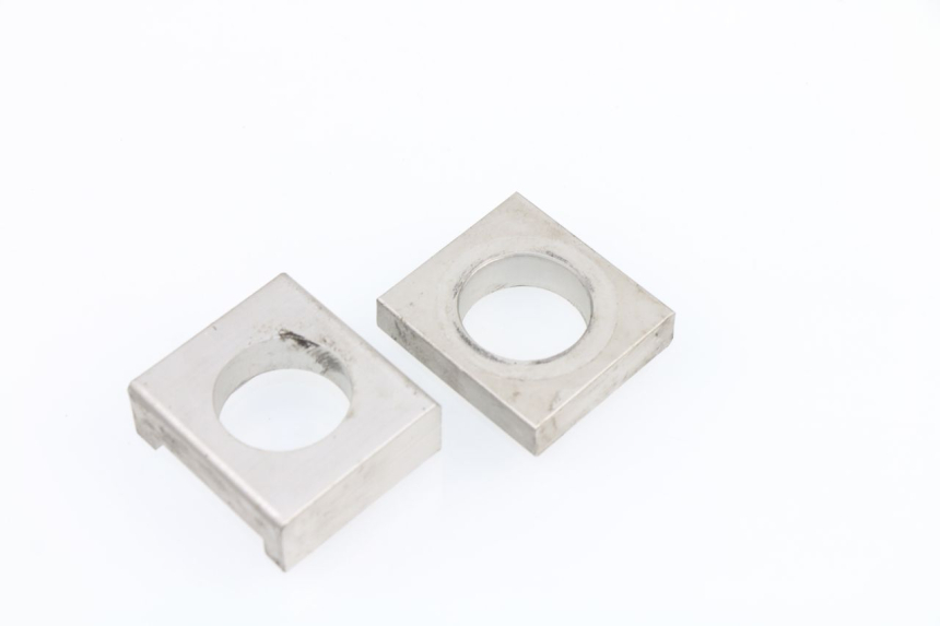 photo de CHAIN ADJUSTER YAMAHA YZF R6 600 (1999 - 2001)