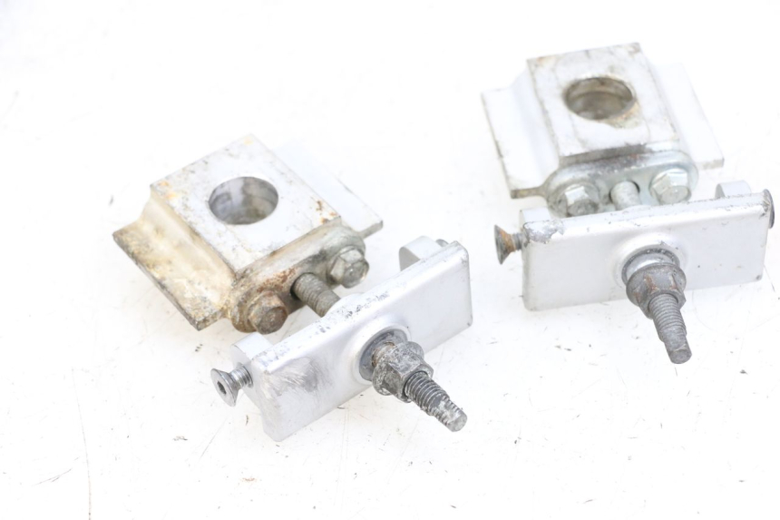 photo de CHAIN ADJUSTER KAWASAKI ZR 7 750 (1999 - 2001) - Alternative perspective