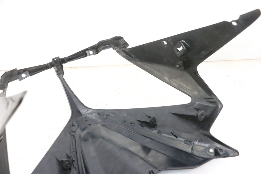 photo de FRONT FAIRING SUZUKI DL V STROM 1000 (2002 - 2007) - Technical close-up