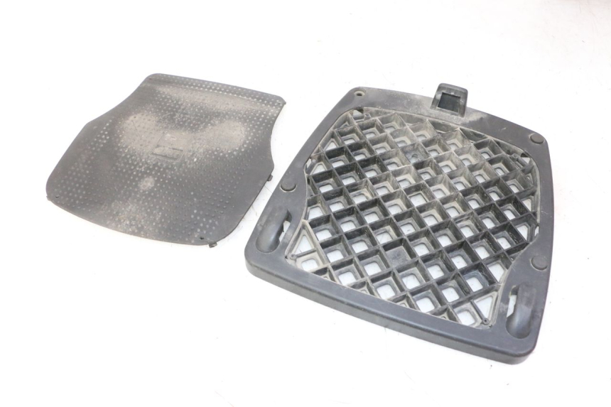 photo de TOP BOX PEUGEOT KISBEE 2T 50 (2010 - 2017)