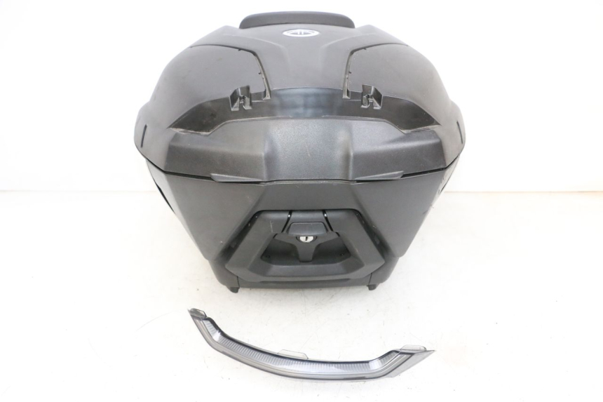 photo de TOP BOX YAMAHA NEO'S CORE 1 (2022 - 2026) - Zoom on usage condition