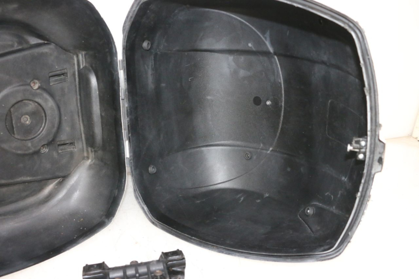 photo de TOP BOX PIAGGIO VESPA GTS SUPER IE 125 (2009 - 2016) - Zoom on usage condition