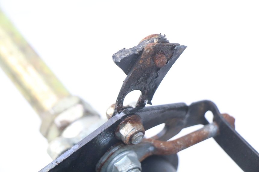 photo de REAR WHEEL SHAFT CHINESE QUAD ATV ENFANT 125 - Alternative perspective