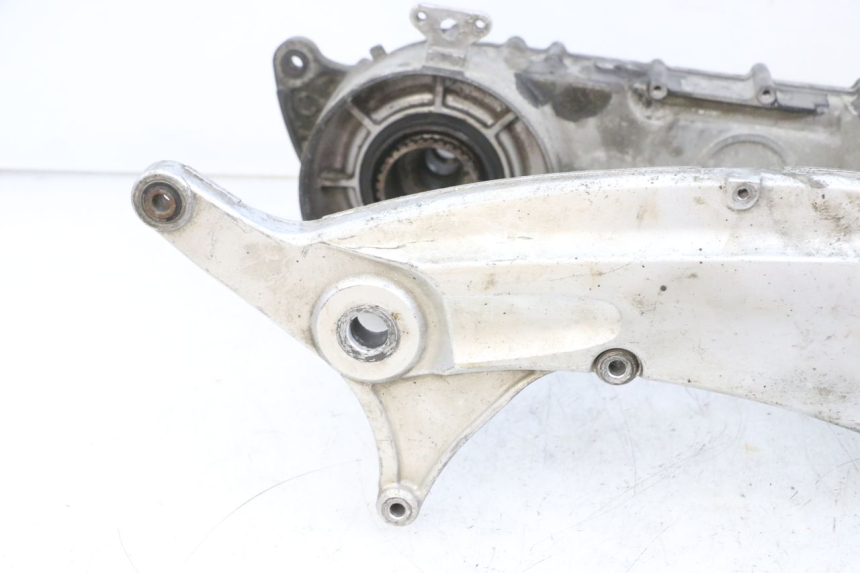 photo de REAR WHEEL SHAFT SUZUKI BURGMAN EXECUTIVE ABS 650 (2006 - 2012) - Fixing points details