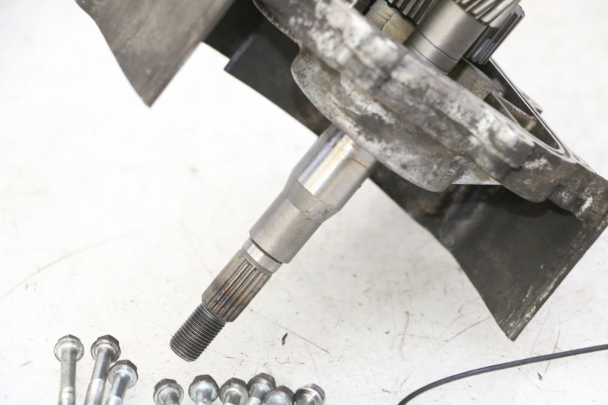 photo de REAR WHEEL SHAFT DAELIM HISTORY 125 (2001 - 2002)