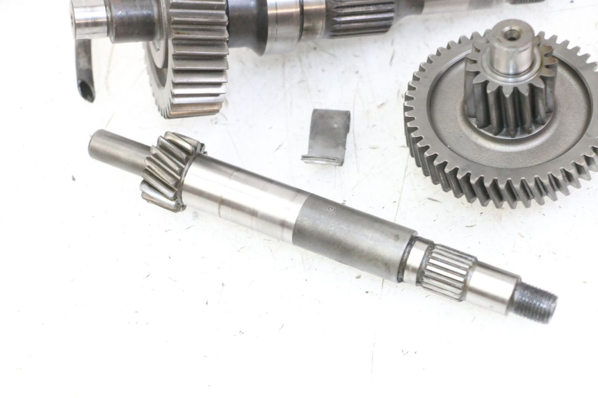 photo de REAR WHEEL SHAFT PIAGGIO VESPA GRANTURISMO 200 (2004 - 2005)