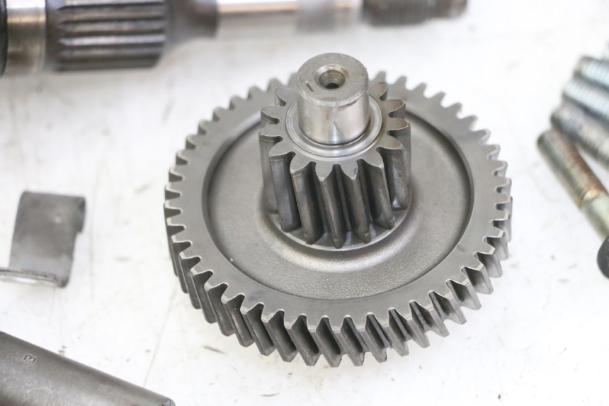 photo de REAR WHEEL SHAFT PIAGGIO VESPA GRANTURISMO 200 (2004 - 2005)