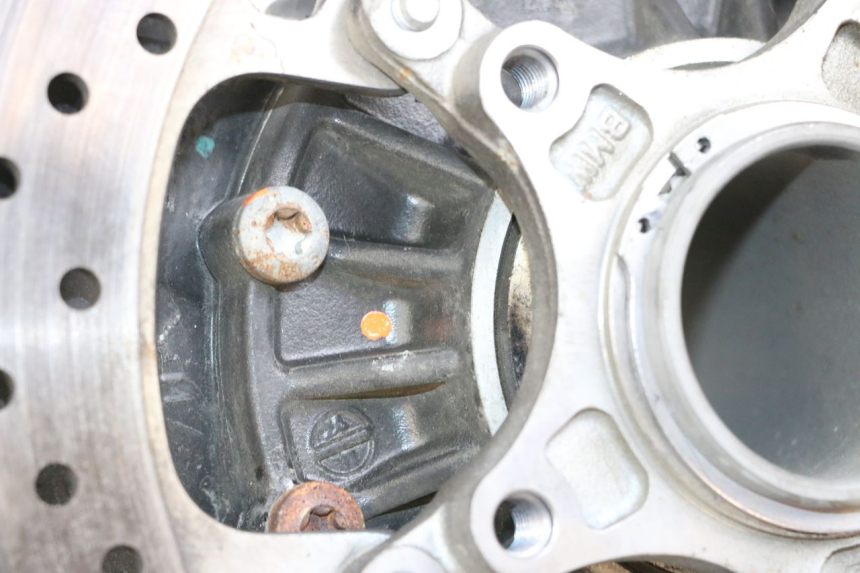 photo de REAR WHEEL SHAFT BMW R GS 1250 (2021 - 2024) - High-resolution close-up