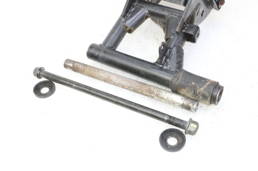 photo de REAR WHEEL SHAFT HYTRACK S 150 (2003 - 2011)