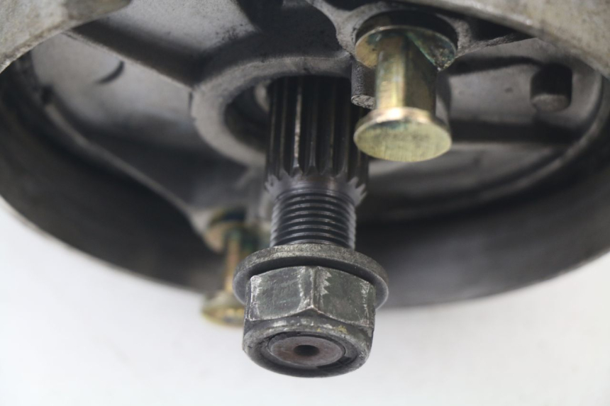 photo de REAR WHEEL SHAFT SYM FIDDLE 3 III 50 (2014 - 2017)