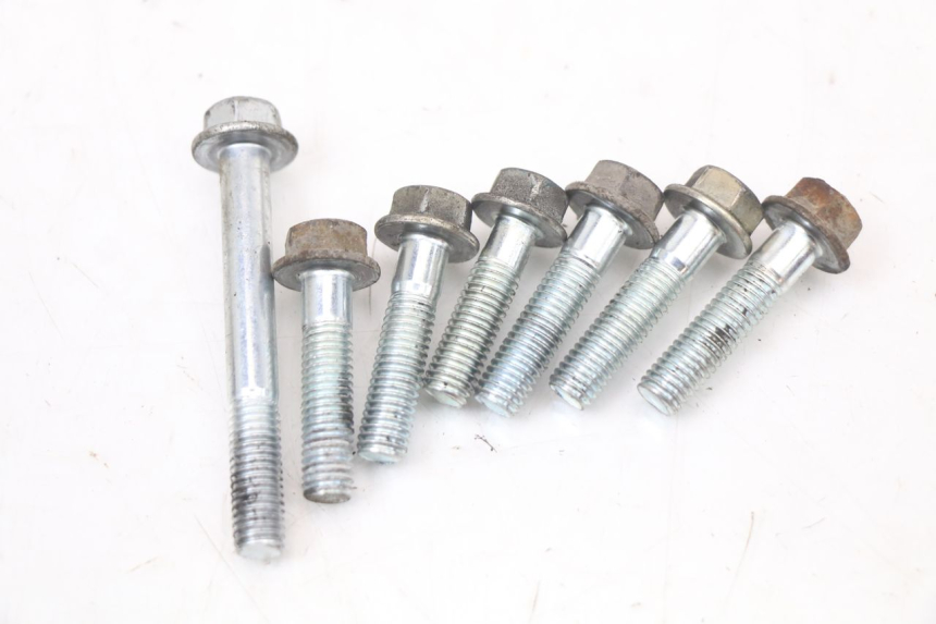 photo de REAR WHEEL SHAFT SYM FIDDLE 3 III 50 (2014 - 2017)