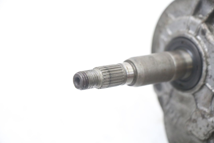 photo de REAR WHEEL SHAFT PEUGEOT TKR TREKKER FURIOUS 50 (2005 - 2014) - High-resolution close-up