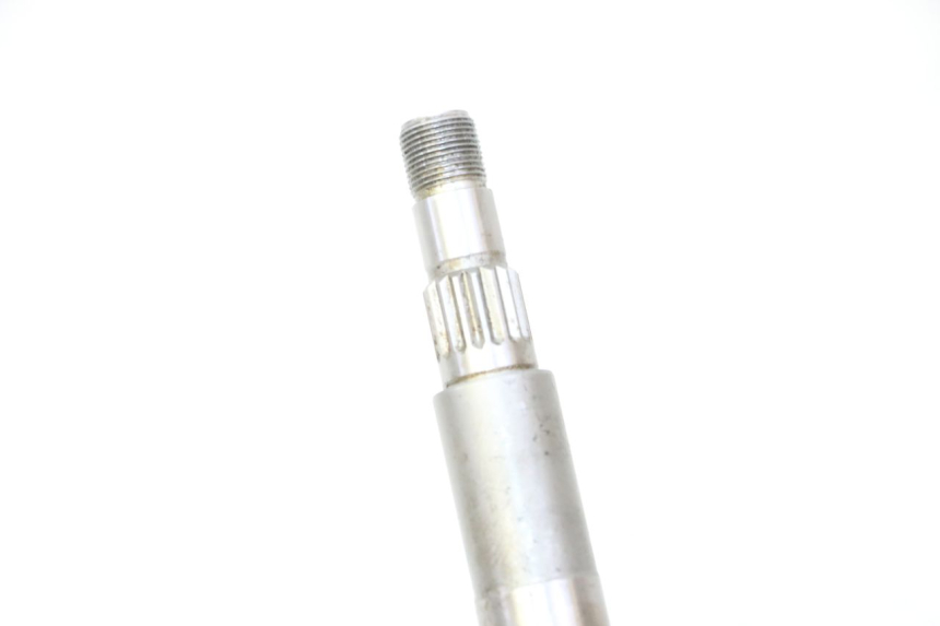 photo de REAR WHEEL SHAFT YAMAHA X-CITY XCITY 125 (2007 - 2008)