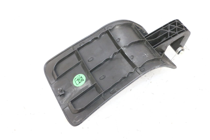 photo de FUEL FLAP YAMAHA X-MAX XMAX 125 (2010 - 2013) - Zoom on usage condition