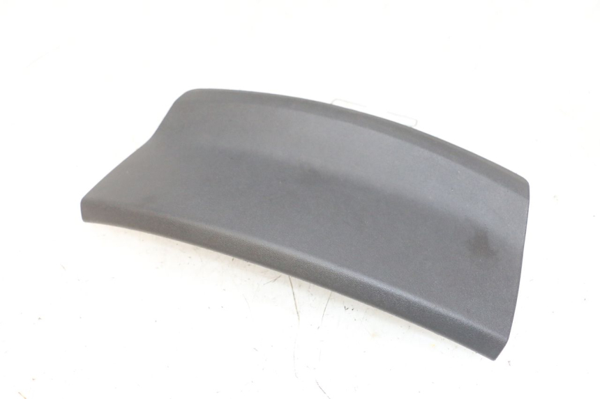 photo de FRONT INSPECTION COVER PIAGGIO MP3 500 (2016 - 2018) - Technical close-up