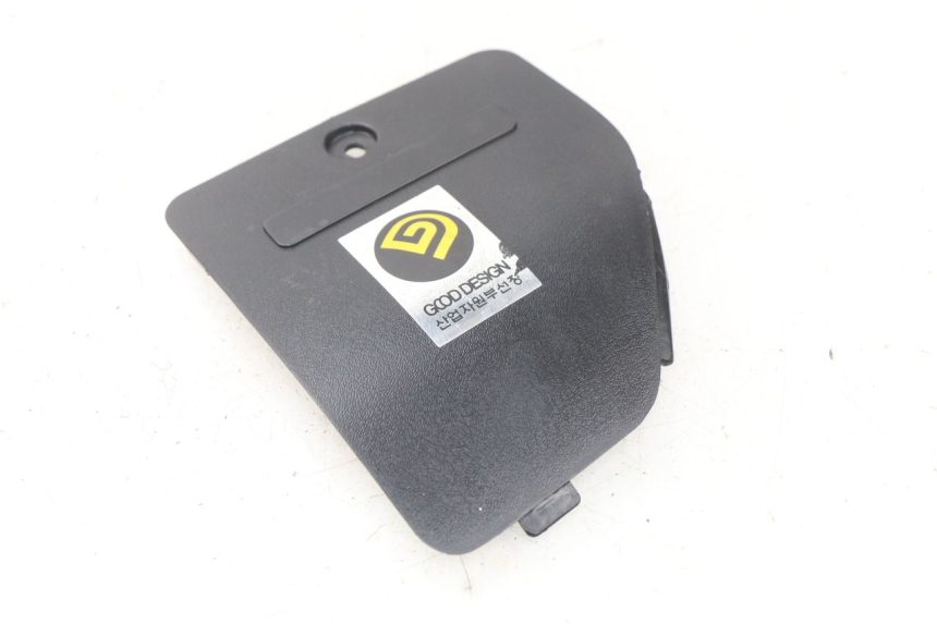 photo de RIGHT INSPECTION COVER DAELIM S2 FI 125 (2008 - 2017)