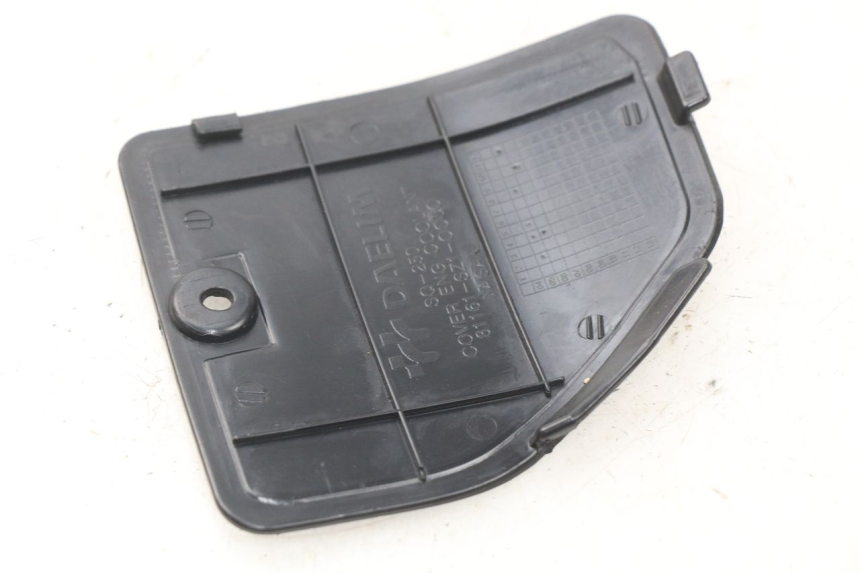 photo de RIGHT INSPECTION COVER DAELIM S2 FI 125 (2008 - 2017)