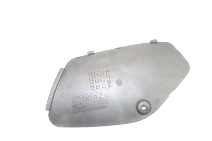 photo de RIGHT INSPECTION COVER PIAGGIO MP3 500 (2014 - 2016)