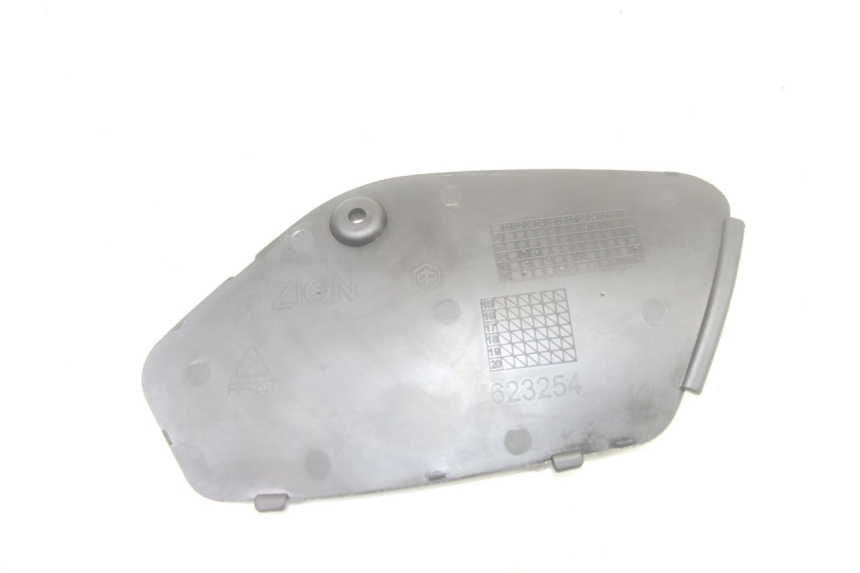photo de RIGHT INSPECTION COVER PIAGGIO MP3 500 (2014 - 2016)