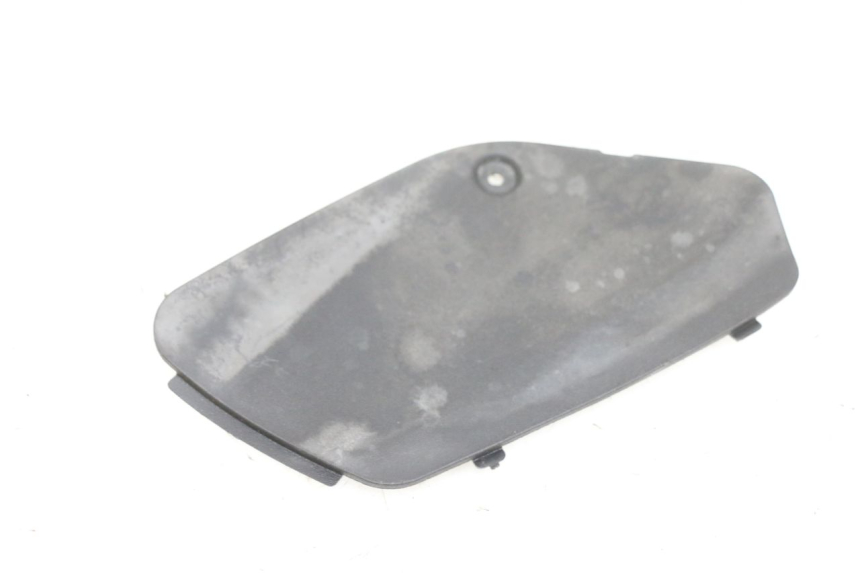 photo de RIGHT INSPECTION COVER PIAGGIO MP3 RL 250 (2007 - 2010) - Zoom on usage condition