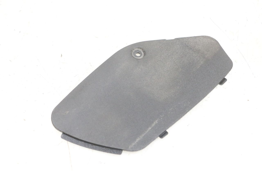 photo de RIGHT INSPECTION COVER PIAGGIO MP3 500 (2016 - 2018) - Zoom on usage condition