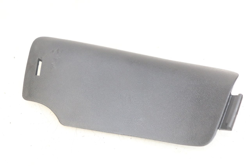 photo de RIGHT SIDE ACCESS PANEL PEUGEOT ELYSEO 125 (1999 - 2004)