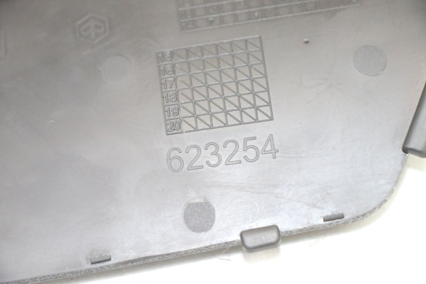 photo de RIGHT INSPECTION COVER PIAGGIO MP3 500 (2014 - 2016)