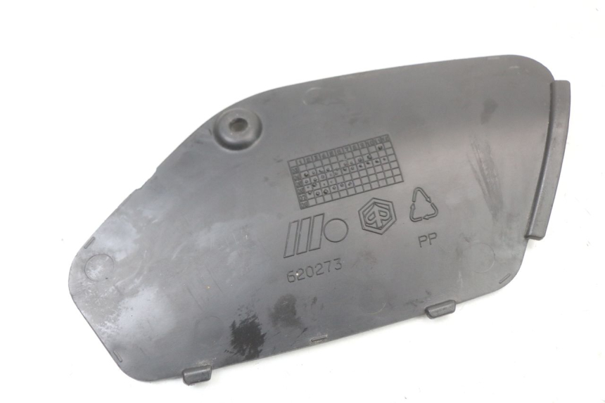 photo de RIGHT INSPECTION COVER PIAGGIO X8 125 (2004 - 2007)