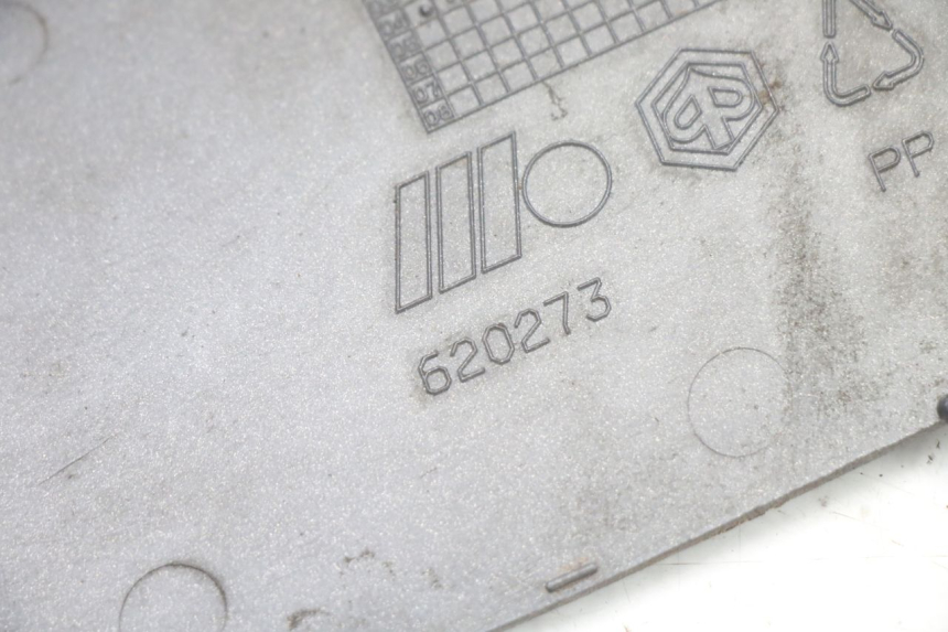 photo de RIGHT INSPECTION COVER PIAGGIO X8 125 (2004 - 2007)